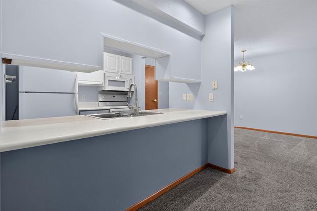 4125 Autumn Ridge Rd Unit 108, Cedar Falls, IA 50613