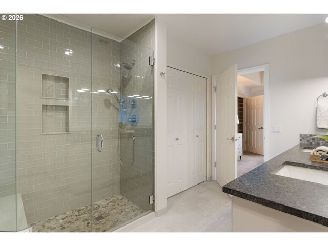 4832 Nw PROMENADE Ter 418, Portland, OR 97229