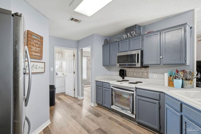 2560 Southern Oaks Dr, Cantonment, FL 32533