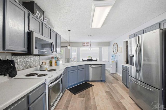 2560 Southern Oaks Dr, Cantonment, FL 32533