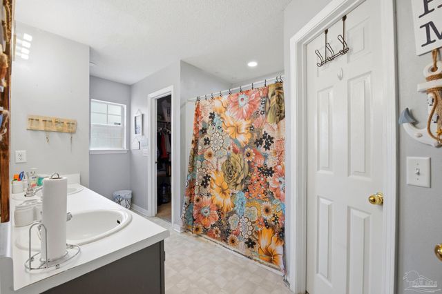 2560 Southern Oaks Dr, Cantonment, FL 32533