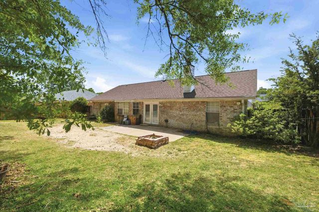 2560 Southern Oaks Dr, Cantonment, FL 32533