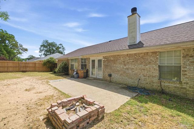 2560 Southern Oaks Dr, Cantonment, FL 32533