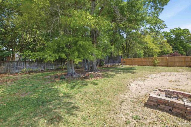 2560 Southern Oaks Dr, Cantonment, FL 32533