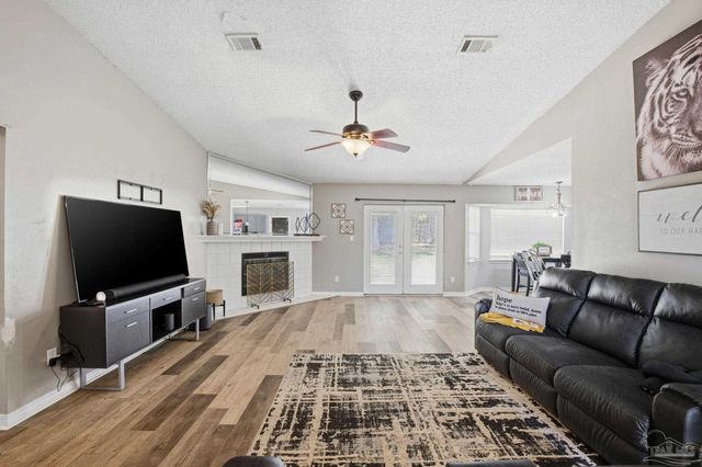 2560 Southern Oaks Dr, Cantonment, FL 32533