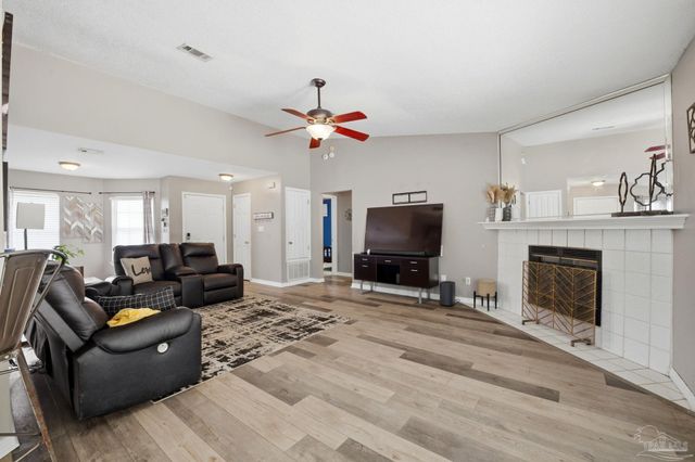 2560 Southern Oaks Dr, Cantonment, FL 32533