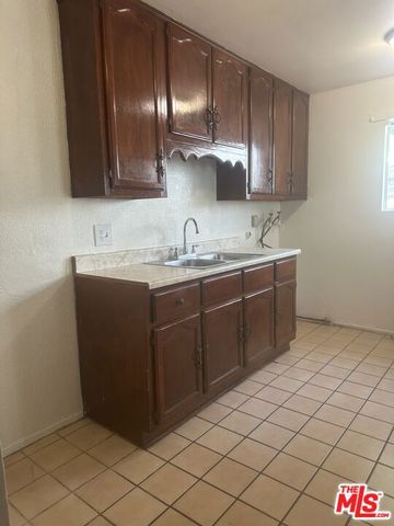 2660 Newell Street, Los Angeles, CA 90039