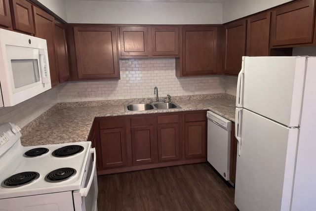 2006 Tracy Drive 1, Bloomington, IL 61704