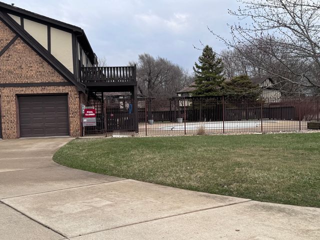 2006 Tracy Drive 1, Bloomington, IL 61704