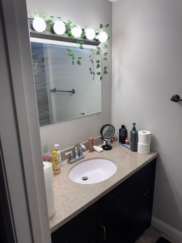 2006 Tracy Drive 1, Bloomington, IL 61704