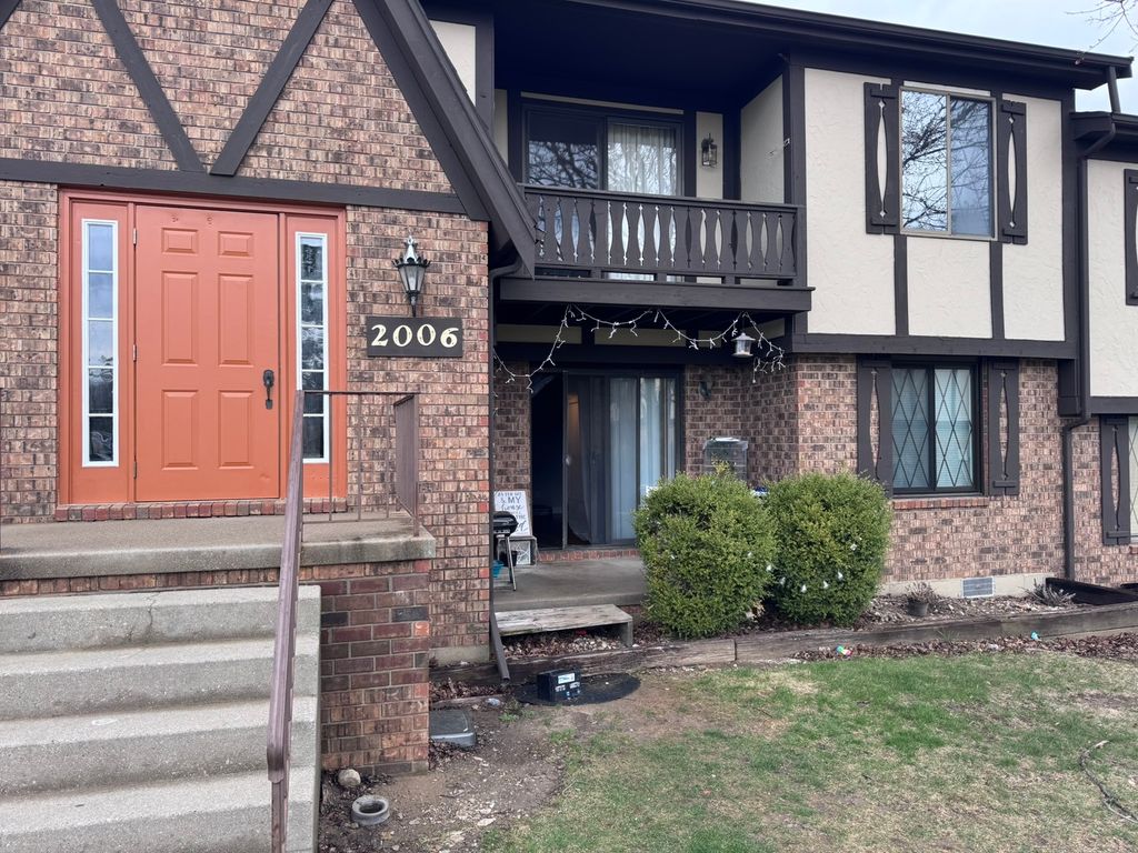 2006 Tracy Drive 1, Bloomington, IL 61704
