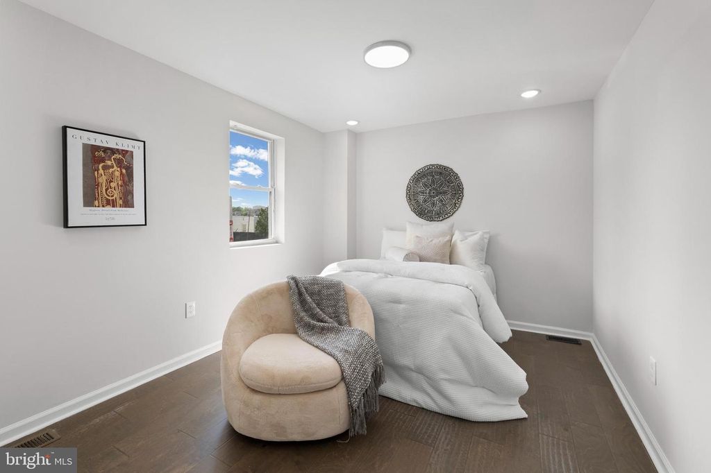 Image 11 of property listing at 5134 PEMBRIDGE AVE, Baltimore, MD 21215