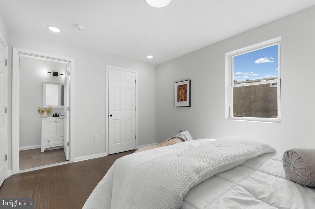 Image 12 of property listing at 5134 PEMBRIDGE AVE, Baltimore, MD 21215