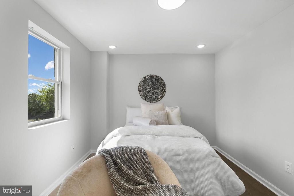 Image 13 of property listing at 5134 PEMBRIDGE AVE, Baltimore, MD 21215