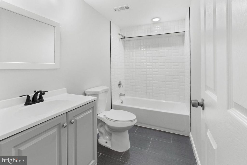 Image 24 of property listing at 5134 PEMBRIDGE AVE, Baltimore, MD 21215