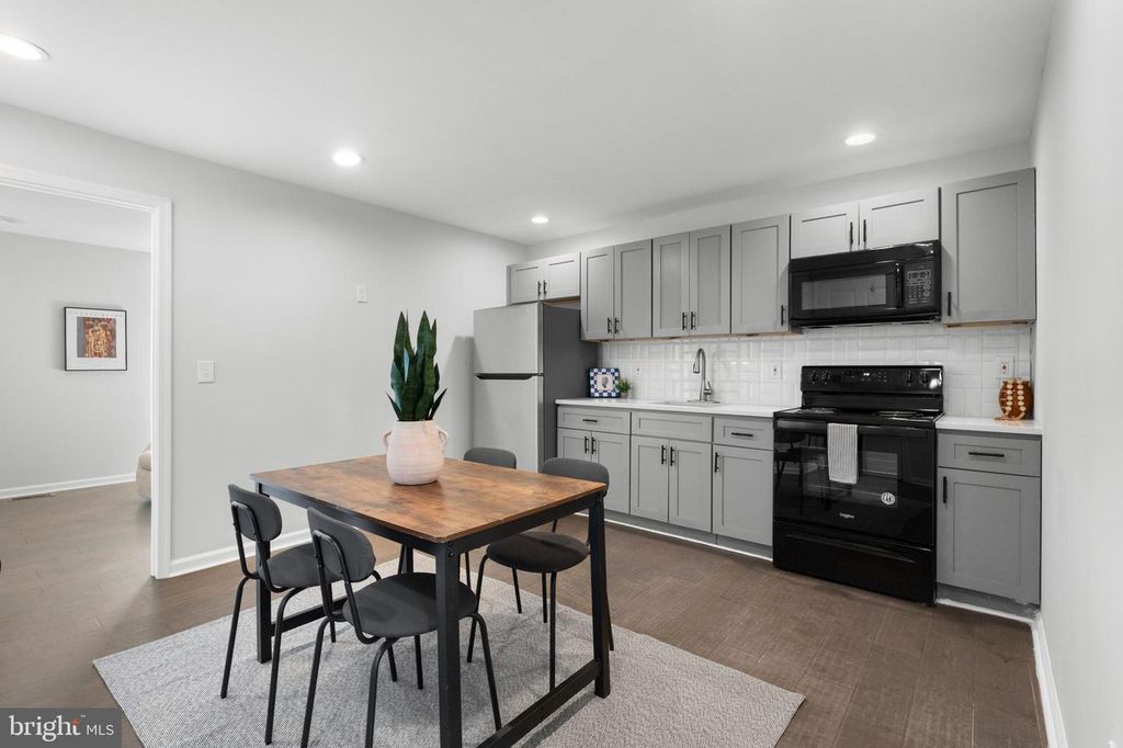 Image 4 of property listing at 5134 PEMBRIDGE AVE, Baltimore, MD 21215