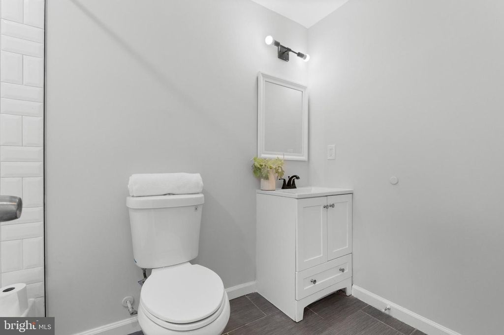 Image 9 of property listing at 5134 PEMBRIDGE AVE, Baltimore, MD 21215