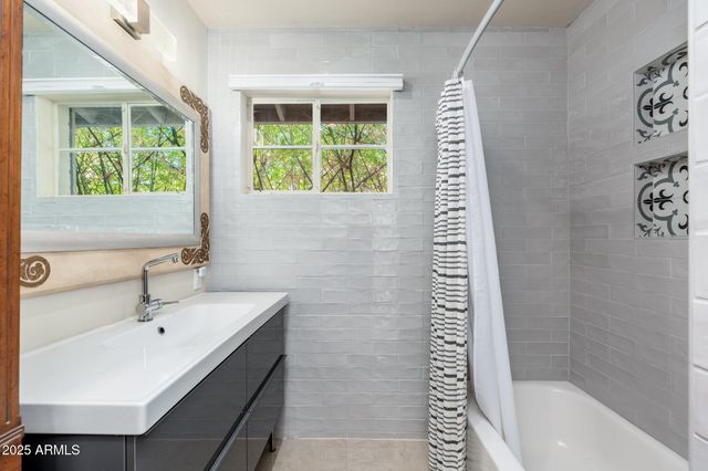 2219 W CATALINA Drive, Phoenix, AZ 85015