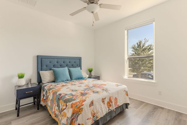 6504 Velvet Leaf LN, Buda, TX 78610