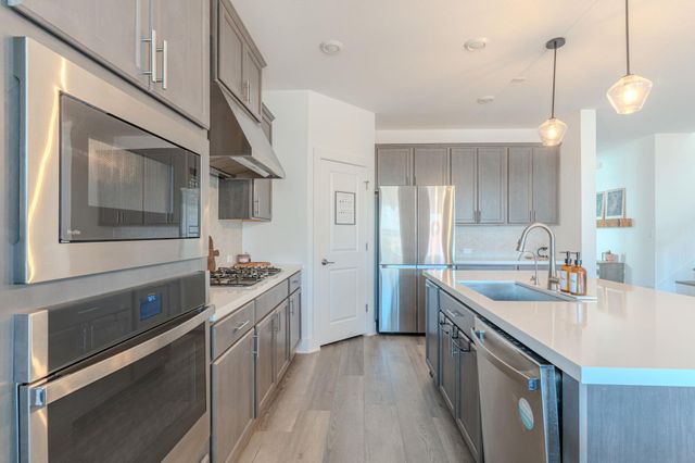 6504 Velvet Leaf LN, Buda, TX 78610