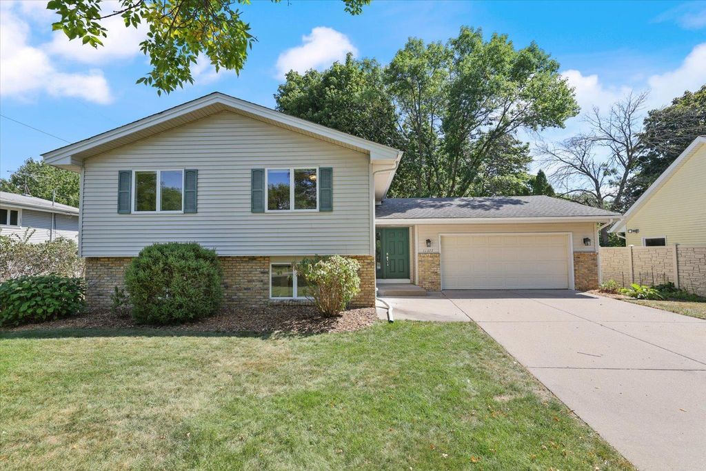 11377 Lily Street NW, Coon Rapids, MN 55433 — exterior