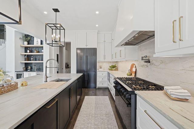 96 Winter Sunrise Circle, The Woodlands, TX 77375