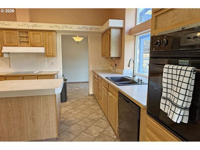 90750 HILL Rd, Springfield, OR 97478