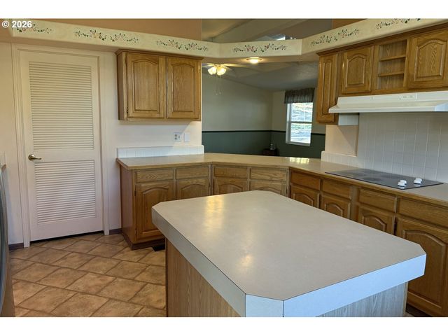 90750 HILL Rd, Springfield, OR 97478