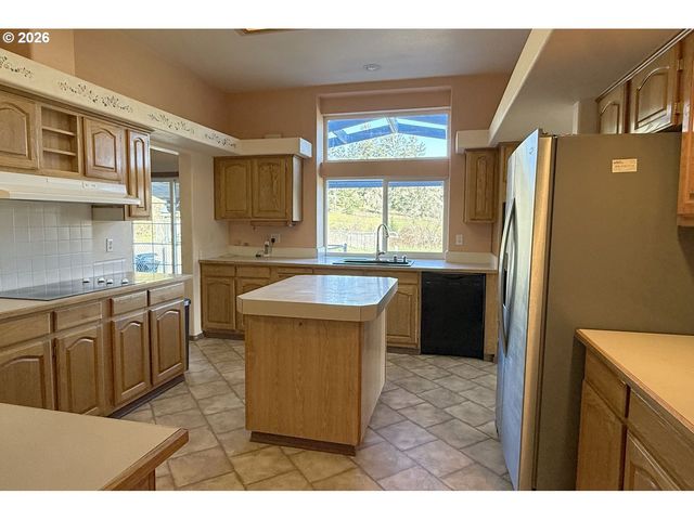 90750 HILL Rd, Springfield, OR 97478