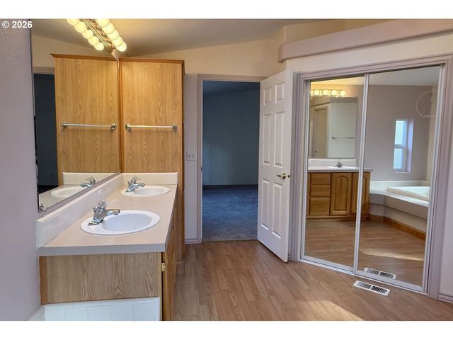 90750 HILL Rd, Springfield, OR 97478