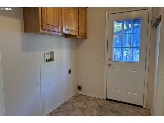 90750 HILL Rd, Springfield, OR 97478