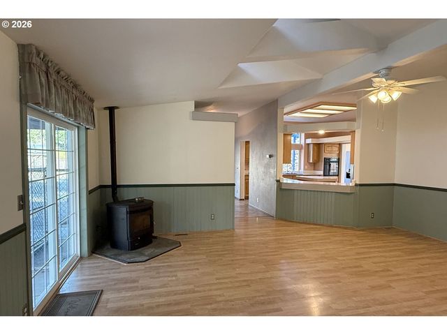 90750 HILL Rd, Springfield, OR 97478