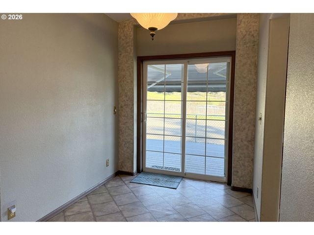 90750 HILL Rd, Springfield, OR 97478