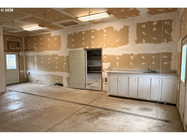 90750 HILL Rd, Springfield, OR 97478