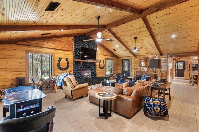 2194 Fm 2382, St Jo, TX 76265