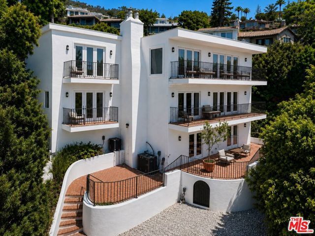3411 Tareco Drive, Los Angeles, CA 90068