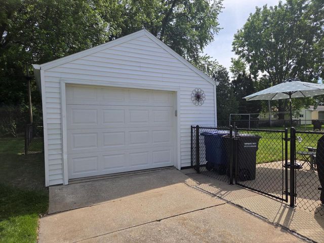 1117 Adams AVENUE, Oshkosh, WI 54902