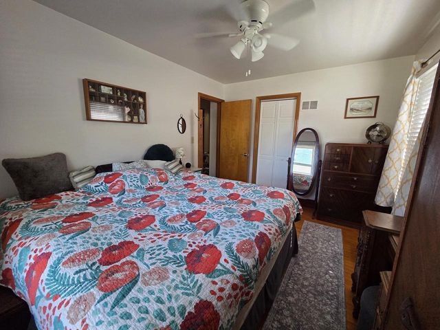 1117 Adams AVENUE, Oshkosh, WI 54902