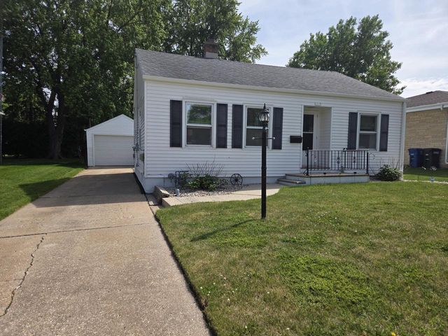 1117 Adams AVENUE, Oshkosh, WI 54902