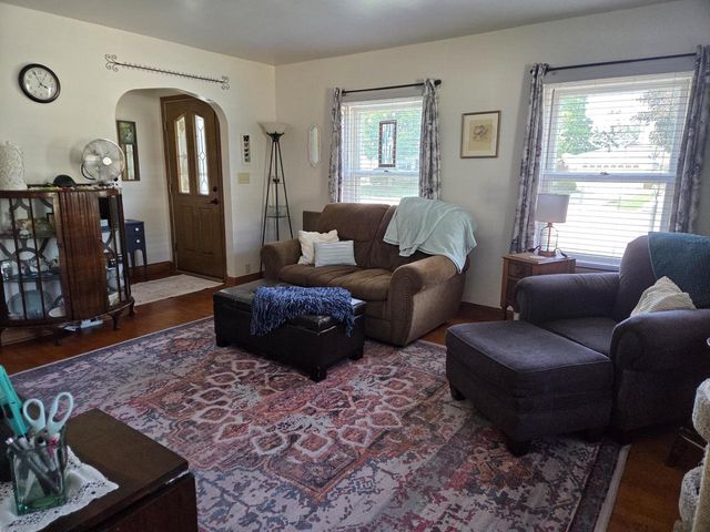 1117 Adams AVENUE, Oshkosh, WI 54902
