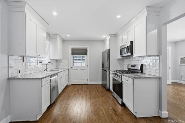 16 Blackman Street, Smithtown, NY 11787