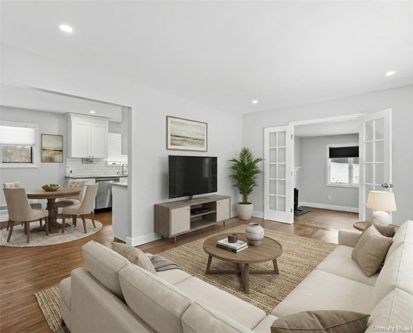 16 Blackman Street, Smithtown, NY 11787