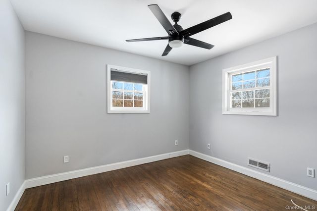 16 Blackman Street, Smithtown, NY 11787