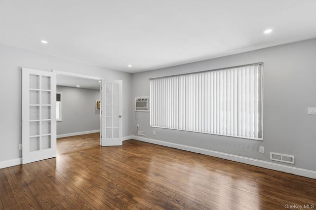 16 Blackman Street, Smithtown, NY 11787