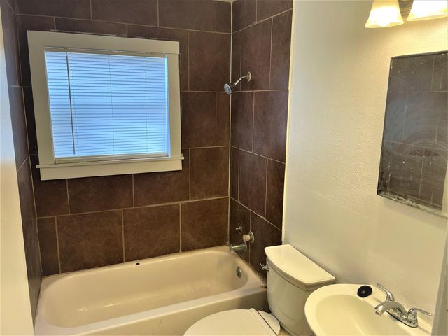 2718 E 10th Street, Lubbock, TX 79403