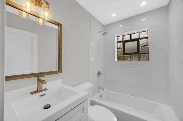 7636 W Strong Street, Norridge, IL 60706