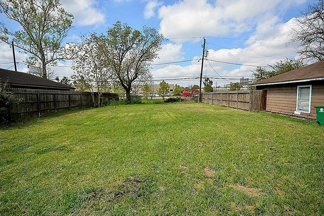5009 Malmedy Road, Houston, TX 77033