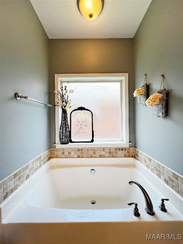 267 RIVER BIRCH Circle, Wetumpka, AL 36093