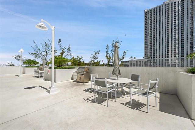 275 NE 18th St 1809, Miami, FL 33132