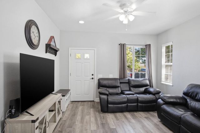 6219 Howard Ave, Riverbank, CA 95367